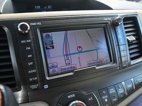 Used 2011 Toyota Sienna Limited w/ Premium Pkg FWD image 41