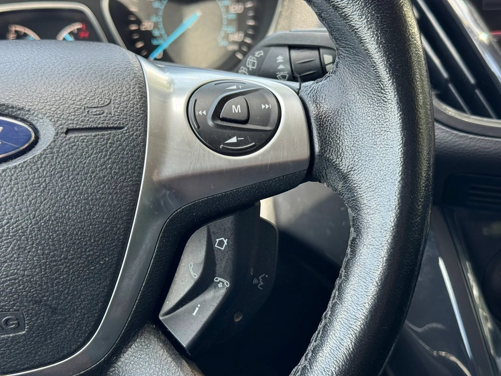 Used 2013 Ford Escape Titanium w/ Parking Technology Pkg FWD image 29