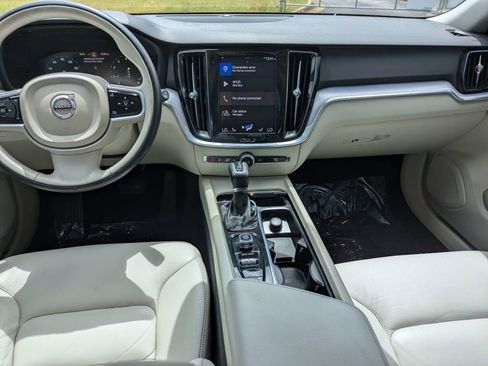 Used 2020 Volvo V60 T5 Momentum FWD image 16