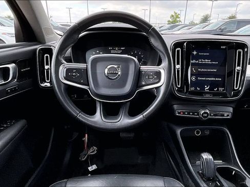 Used 2019 Volvo XC40 T5 Momentum AWD/4WD image 6