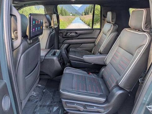 Used 2025 GMC Yukon XL AT4 Ultimate AWD/4WD image 16