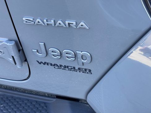 Used 2021 Jeep Wrangler Unlimited Sahara w/ Uconnect 4C Nav & Sound Group image 12