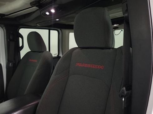 Used 2025 Jeep Wrangler Unlimited Rubicon w/ Convenience Group AWD/4WD image 16