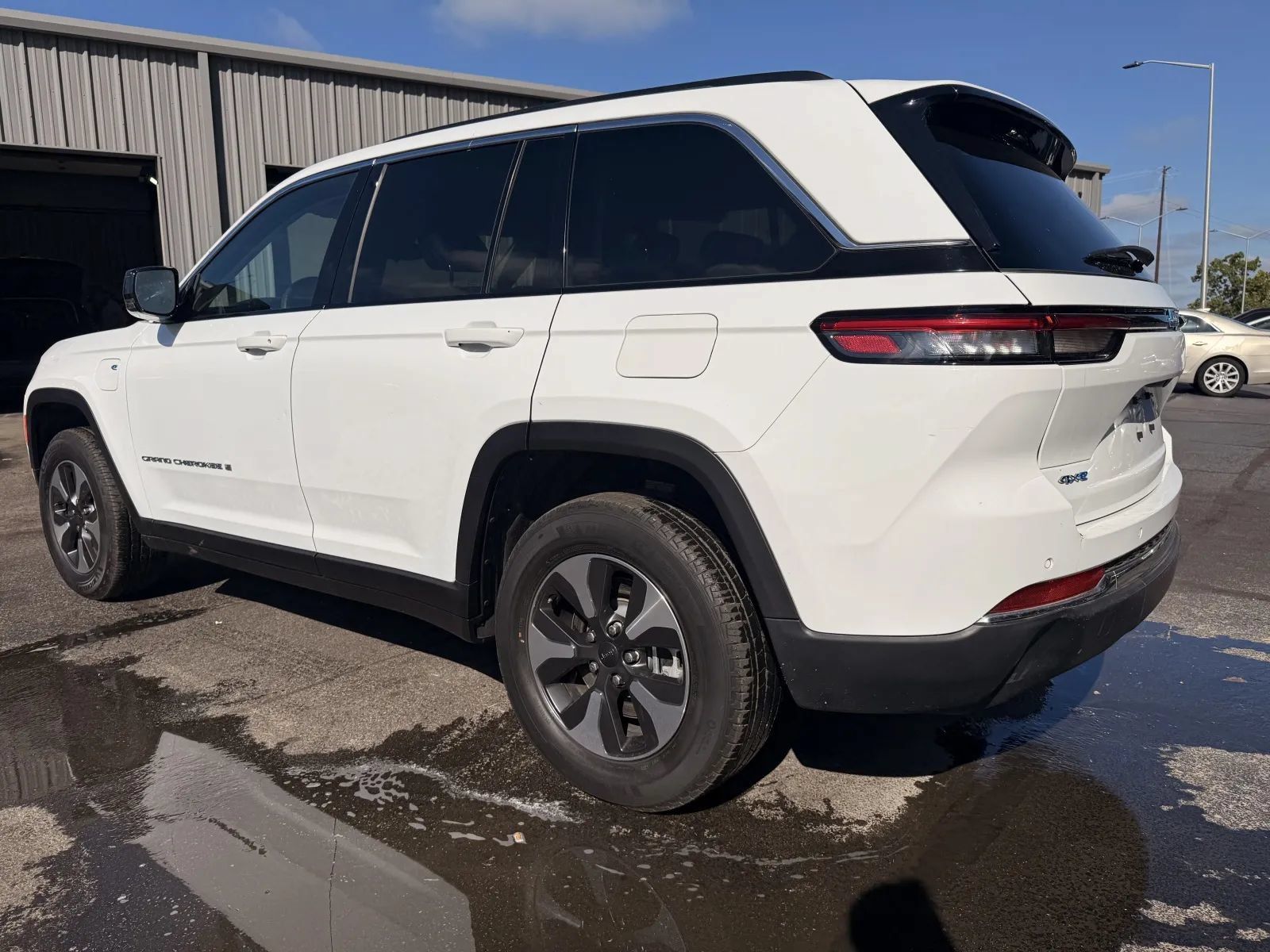 Used 2022 Jeep Grand Cherokee Limited 4xe AWD/4WD image 2