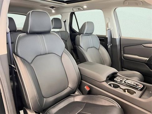 Used 2025 Honda Pilot Elite image 12