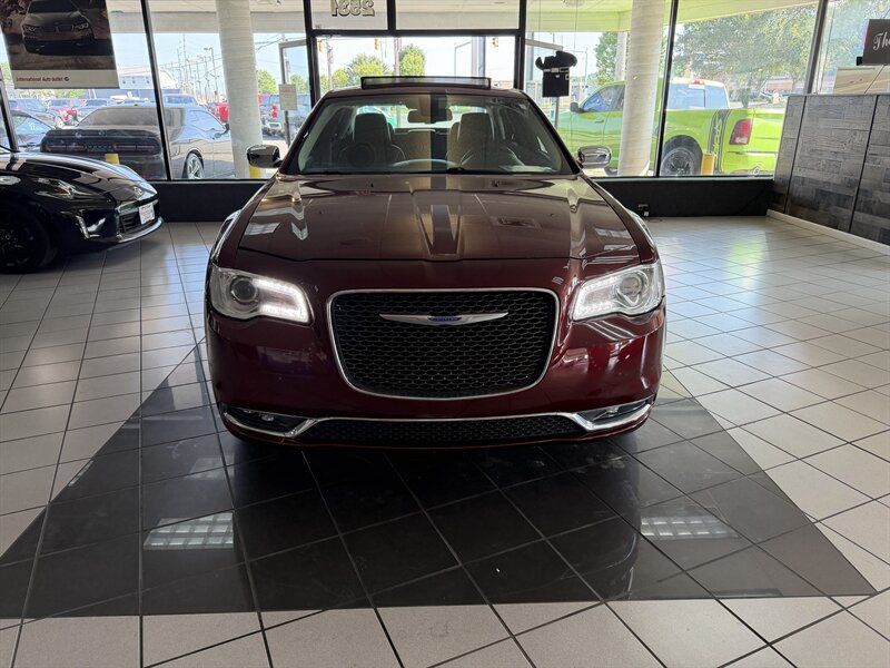 Used 2019 Chrysler 300 Limited RWD image 3