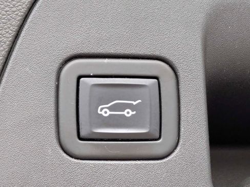 Used 2022 Buick Envision Essence w/ Technology Package I FWD image 14