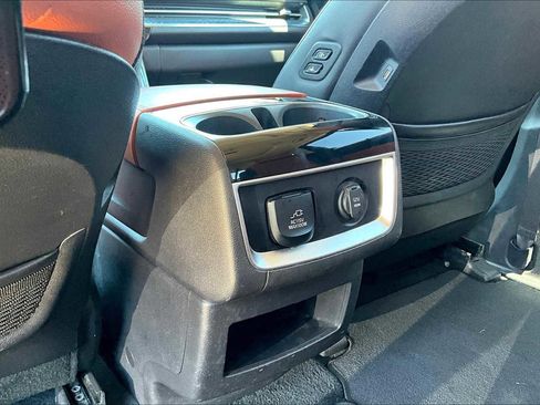 Used 2022 Kia Carnival SX Prestige image 29