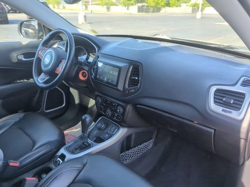 Used 2019 Jeep Compass Latitude w/ Popular Equipment Group AWD/4WD image 11