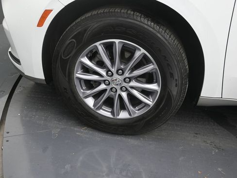 Used 2023 Buick Enclave Essence FWD image 9