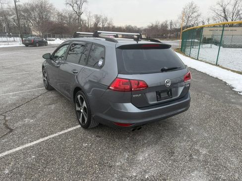 Used 2017 Volkswagen Golf S image 3