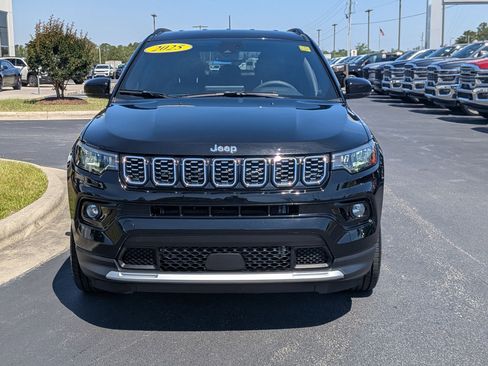 Used 2025 Jeep Compass Limited AWD/4WD image 2