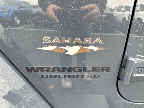 Used 2016 Jeep Wrangler Unlimited Sahara w/ Connectivity Group image 25