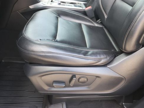 Used 2020 Ford Explorer XLT w/ Equipment Group 202A RWD image 17