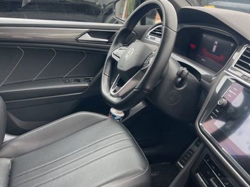 Used 2022 Volkswagen Tiguan SE R-Line FWD image 6