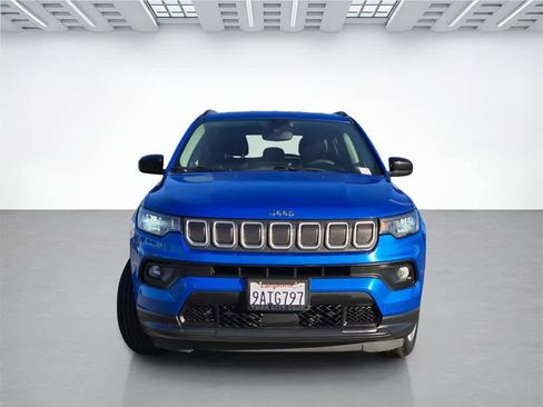 Used 2022 Jeep Compass Latitude image 2