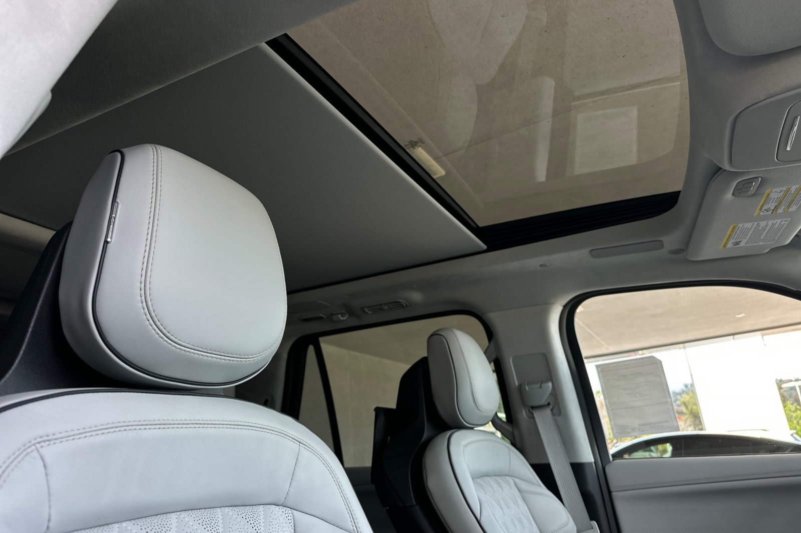 New 2026 Lincoln Navigator L Black Label AWD/4WD image 18