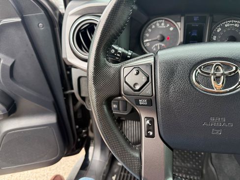 Used 2019 Toyota Tacoma TRD Off-Road AWD/4WD image 15