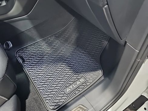 New 2026 Volkswagen Atlas SE image 14