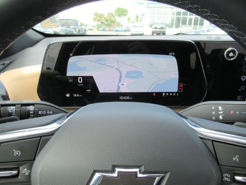 Certified 2025 Chevrolet Equinox ACTIV w/ Safety and Technology Package FWD image 27