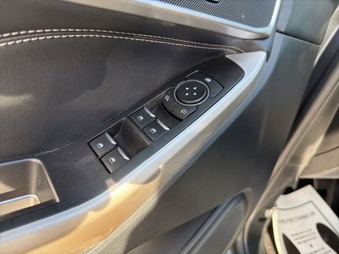 Used 2022 Ford Explorer XLT image 18