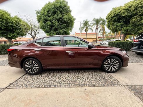 Used 2024 Nissan Altima 2.5 SV image 4