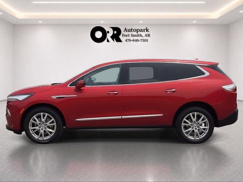 Used 2023 Buick Enclave Essence w/ Experience Buick Package FWD image 3