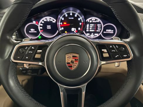 Used 2019 Porsche Cayenne image 24