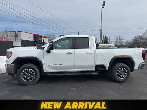 Used 2022 GMC Sierra 2500 SLE w/ SLE Convenience Package image 2