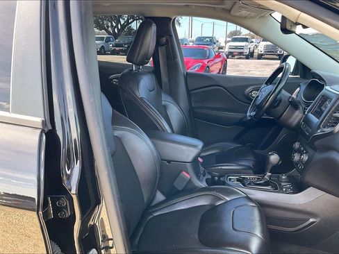 Used 2020 Jeep Cherokee Latitude Plus image 30