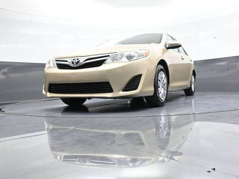 Used 2012 Toyota Camry LE FWD image 24