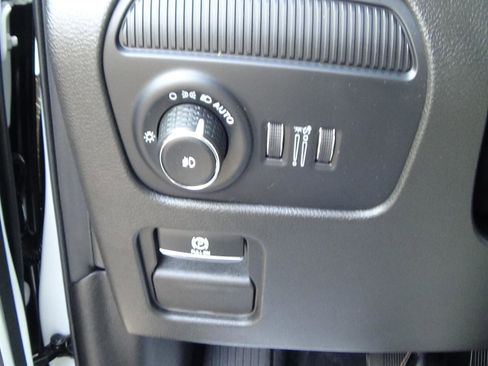 Certified 2025 Jeep Wagoneer L 4WD image 21