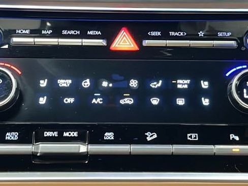 Used 2025 Hyundai Santa Fe Limited AWD/4WD image 18