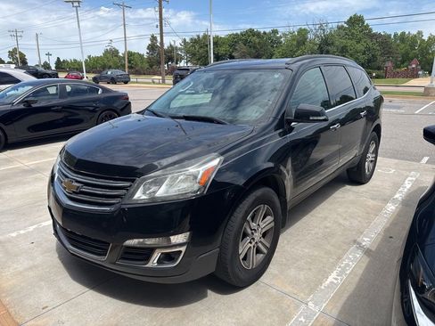 Used 2017 Chevrolet Traverse LT FWD image 1