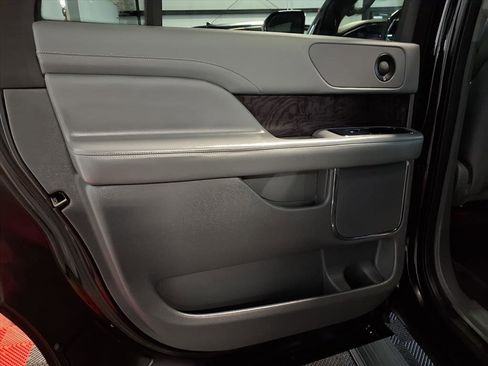 Used 2019 Lincoln Navigator L Reserve image 18