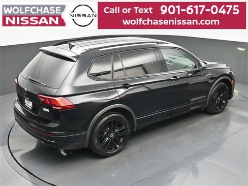 Used 2022 Volkswagen Tiguan SE R-Line image 34