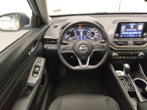 Used 2024 Nissan Altima 2.5 SV FWD image 22