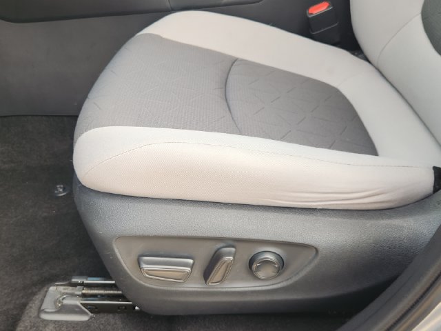 Used 2020 Toyota RAV4 XLE w/ Convenience Package AWD/4WD image 18