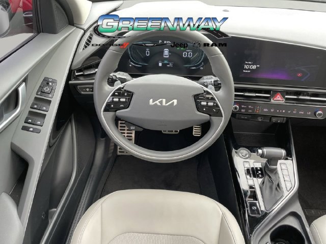 Used 2025 Kia Niro EX Touring FWD image 10