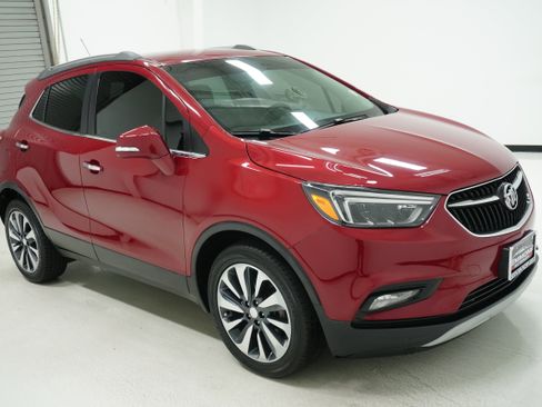 Used 2019 Buick Encore Essence image 3
