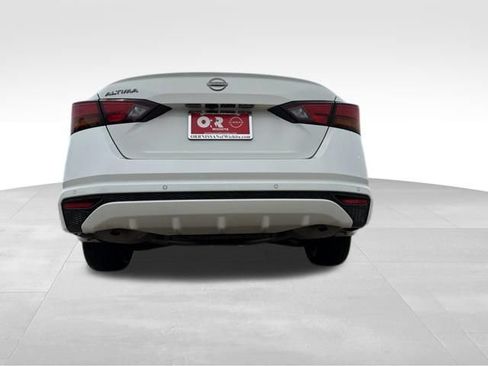 Used 2025 Nissan Altima 2.5 SV FWD image 11