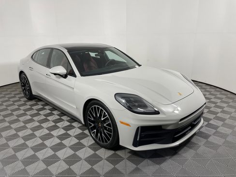 Used 2025 Porsche Panamera image 9