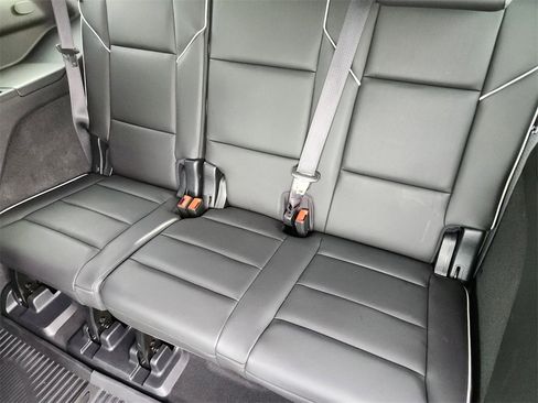 Used 2021 Cadillac Escalade Premium Luxury image 32