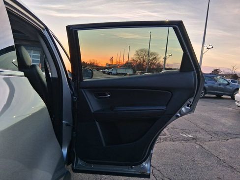 Used 2011 MAZDA CX-9 Touring w/ Moonroof & Bose Audio Pkg FWD image 16
