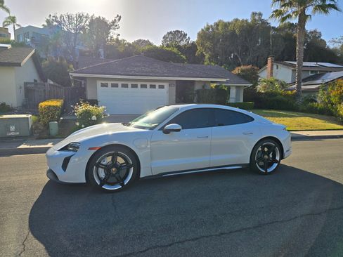 Used 2022 Porsche Taycan RWD image 2