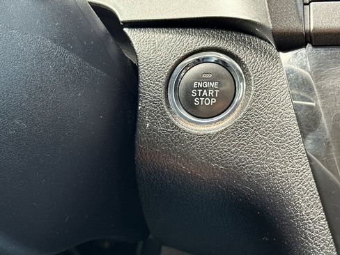 Certified 2020 Toyota Sienna SE w/ SE Preferred Package FWD image 24