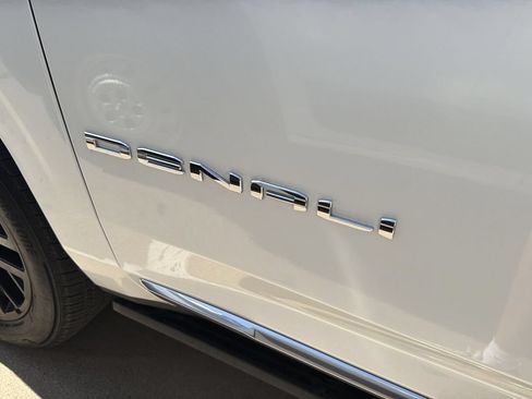 Used 2022 GMC Yukon XL Denali RWD image 4