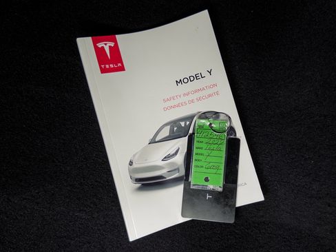 Used 2022 Tesla Model Y Long Range AWD/4WD image 21