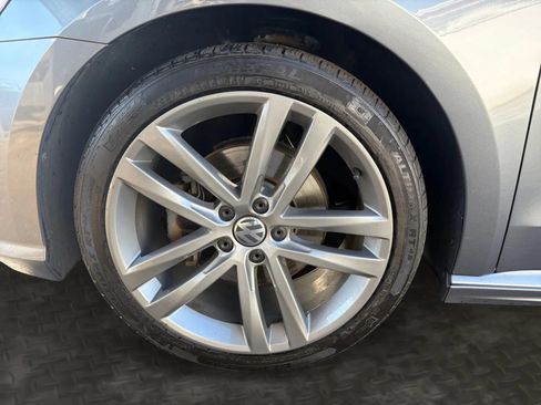 Used 2018 Volkswagen Passat 2.0T R-Line FWD image 34
