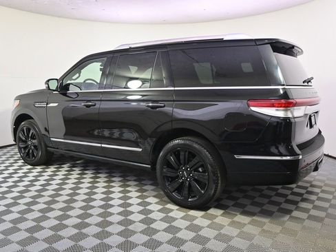 Used 2022 Lincoln Navigator Reserve image 3